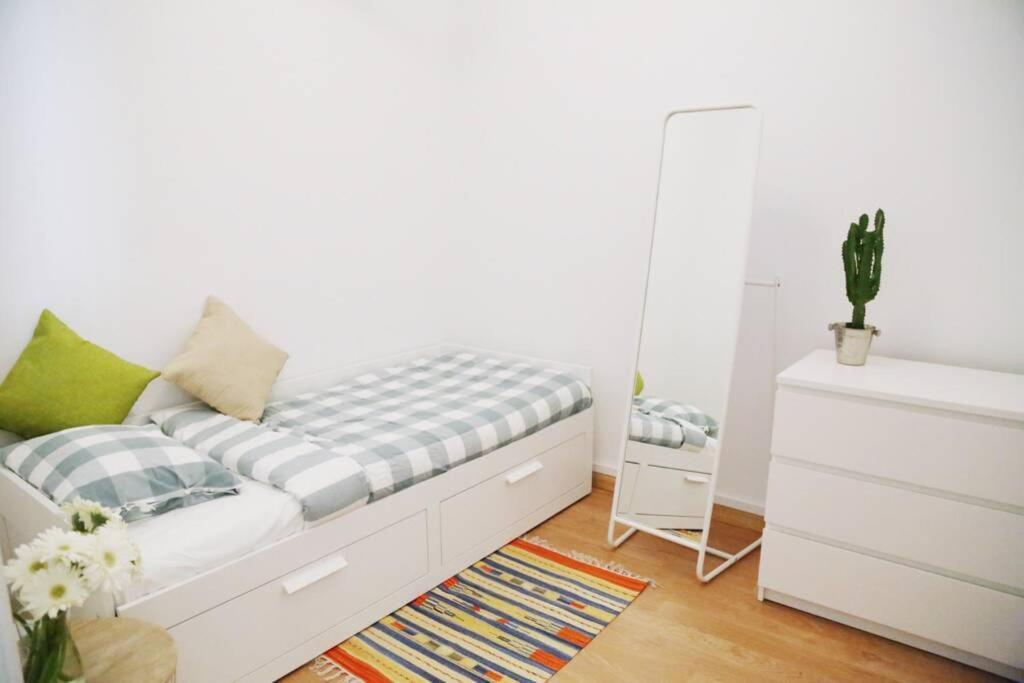 Two Bedroom Cozy Flat By River In Quiet Art Zone Lisbon Exterior photo