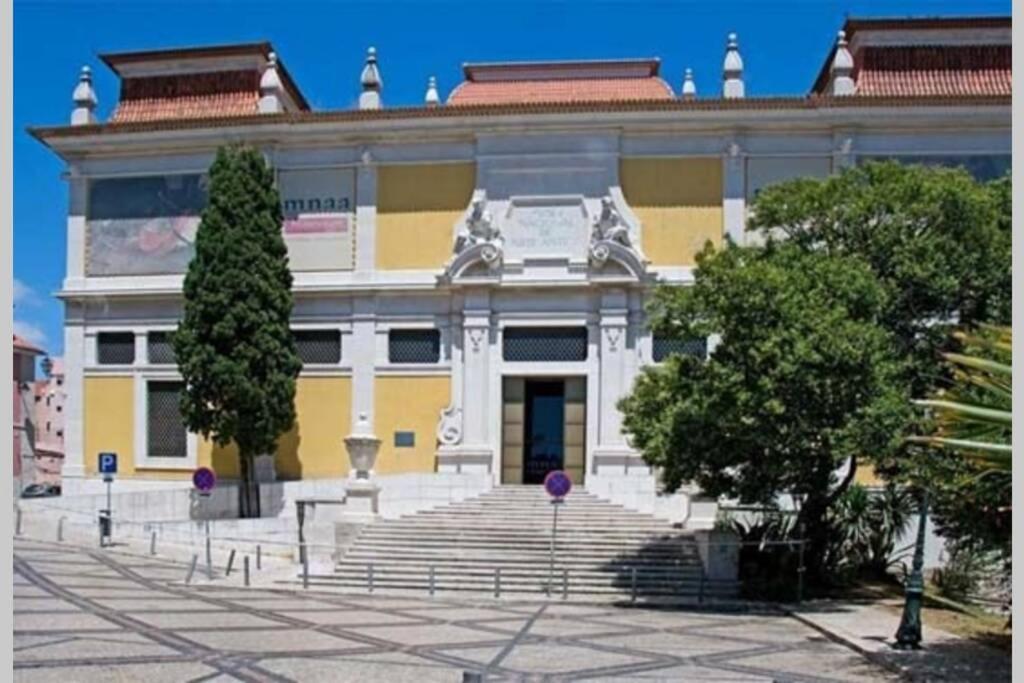 Two Bedroom Cozy Flat By River In Quiet Art Zone Lisbon Exterior photo
